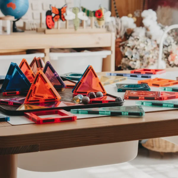 Tin of 100 colorful glass marbles