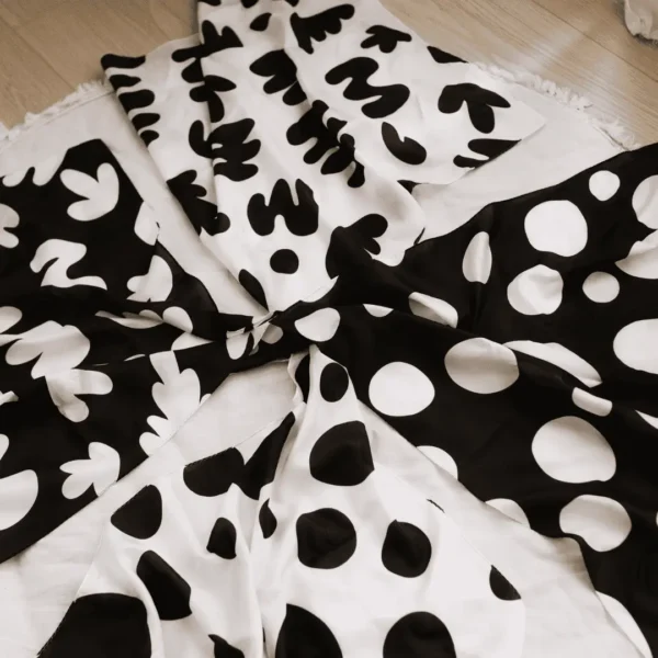 Little-silk-monochrome-baby-play-black-white-20