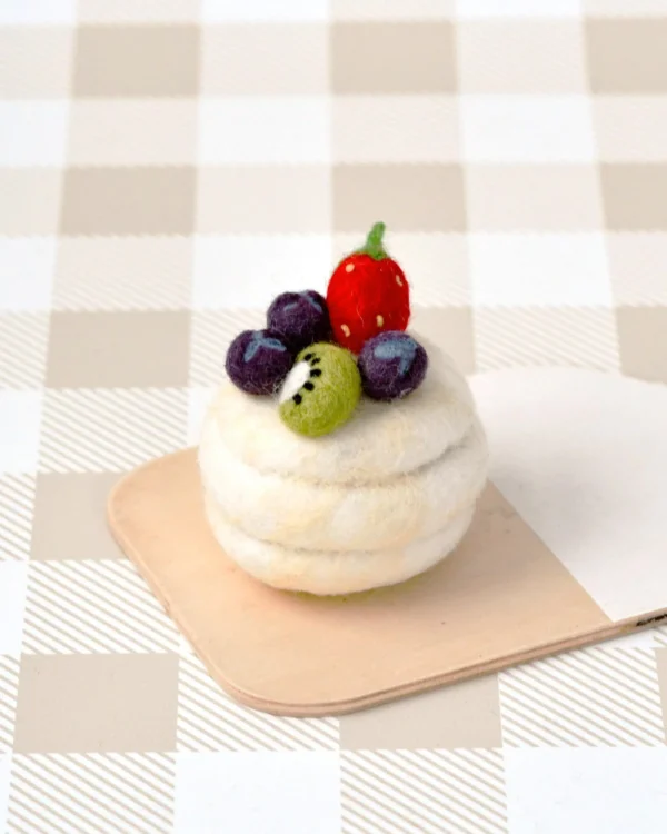Felt-Pavlova_c438a2dc-dadb-412a-b8c4-0485b6a0c1cf